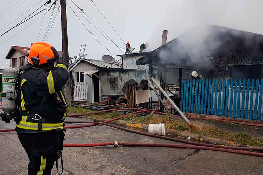 Cuatro casas fueron destruidas en un incendio en Puerto Montt