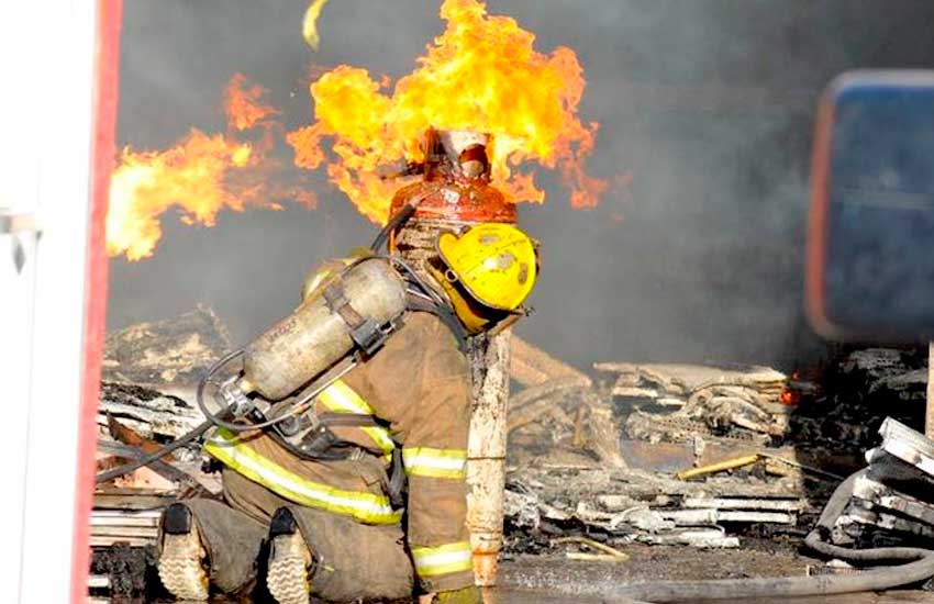 Licitarán chaquetones y pantaloneras para Bomberos