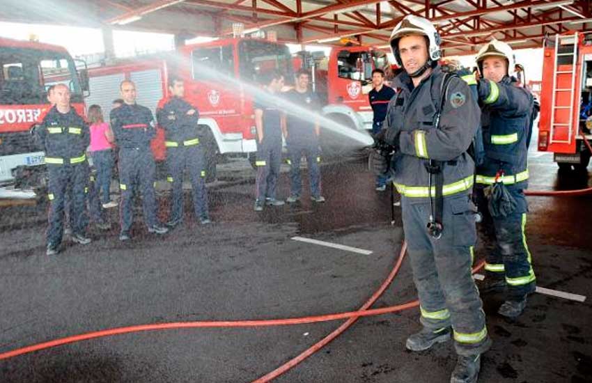 Badajoz.- 167 hombres y 5 mujeres quieren ser bomberos del Servicio Municipal de Extinción de Incendios de Badajoz. Son los aspirantes para ocupar las 10 plazas que ha convocado el Ayuntamiento pacense. La primera prueba de estas oposiciones será hoy lunes en las instalaciones de Ifeba.