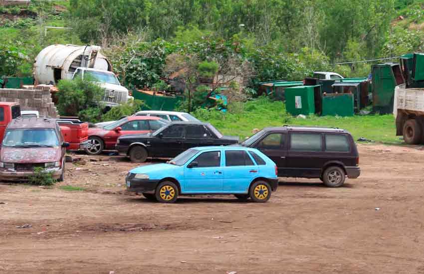 Municipio dona autos chatarra a Bomberos de Guanajuato