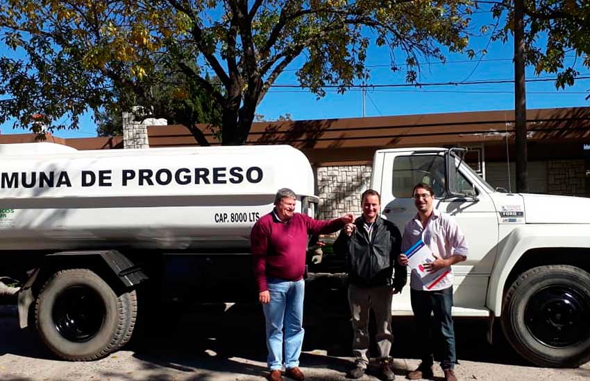 Entrega de camión cisterna a Bomberos Voluntarios de Progreso