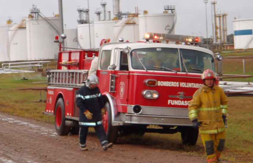 Entregan ambulancia a bomberos voluntarios de Santa Cruz