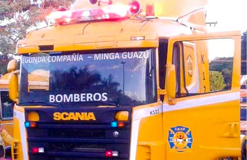 Camaristas despojan de un vehículo a bomberos