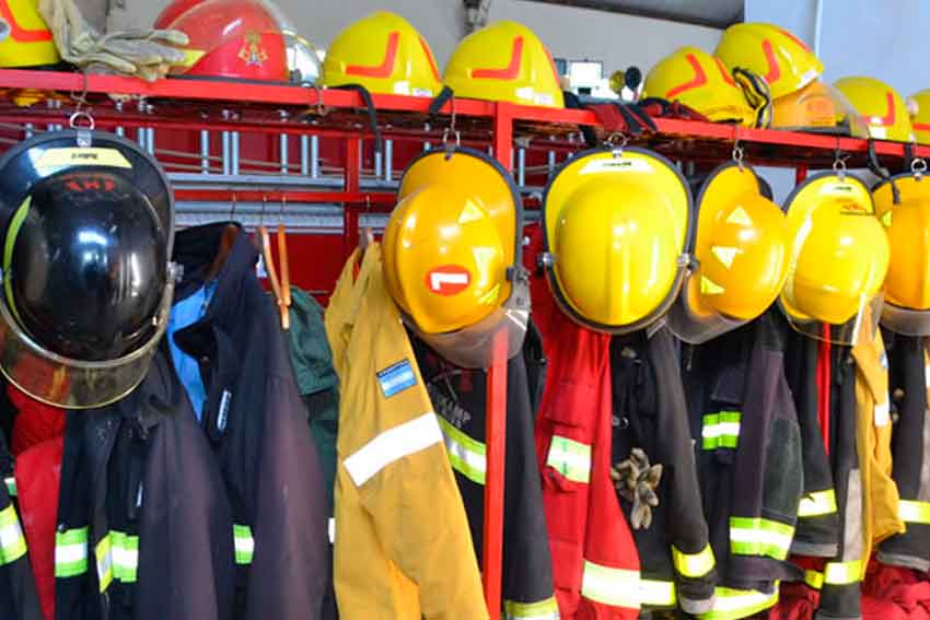 Bombero sufrió graves quemaduras al sofocar un incendio en el cuartel