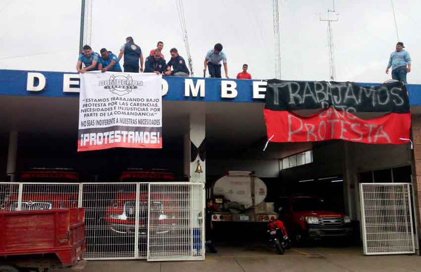 Bomberos de Irapuato trabajan bajo protesta