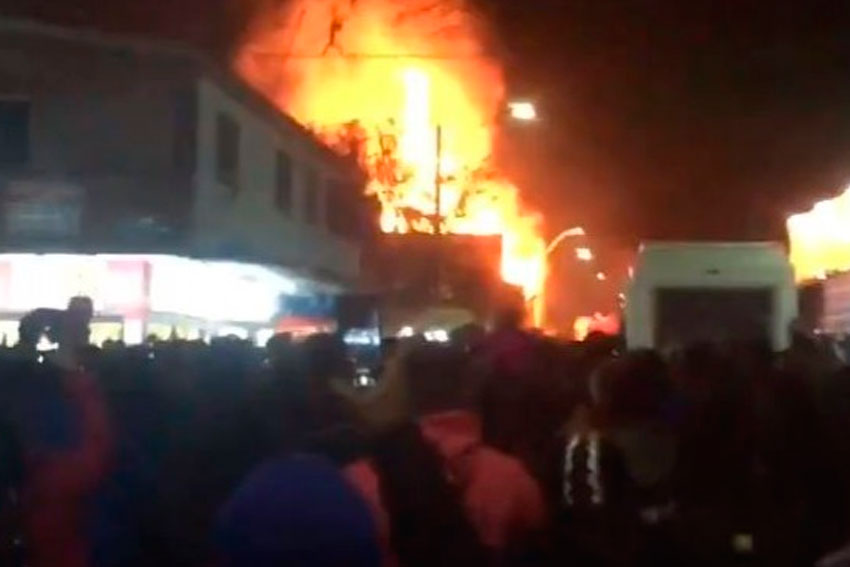 Roban equipos a bomberos que combatían incendio en La Tirana