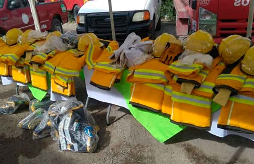 Entregan equipamiento para bomberos de Lerdo