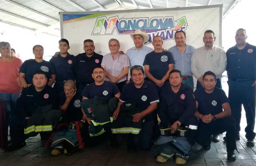 Canacintra dona equipo a los bomberos de Monclova
