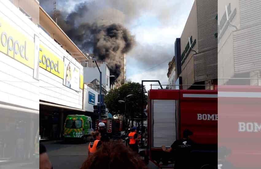 Incendio en un edificio comercial en Quilmes