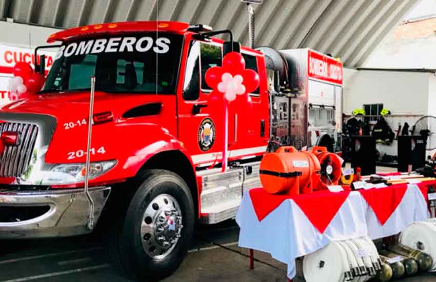 Máquina apagafuegos para el cuerpo de bomberos voluntarios