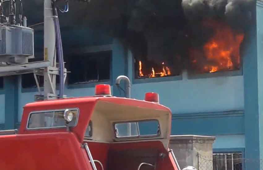 Incendio en una fábrica de colchones en Esteban Echeverría