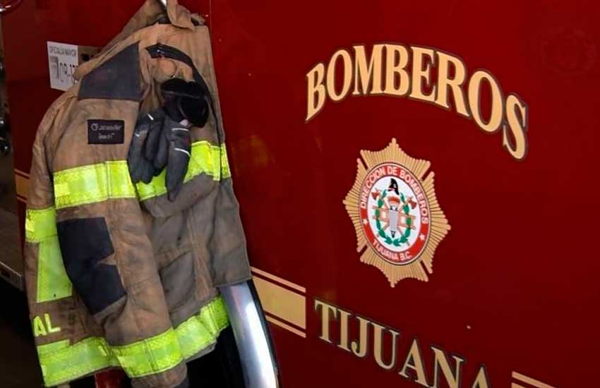 Bomberos de Tijuana recibe máquina extintora de parte de empresa