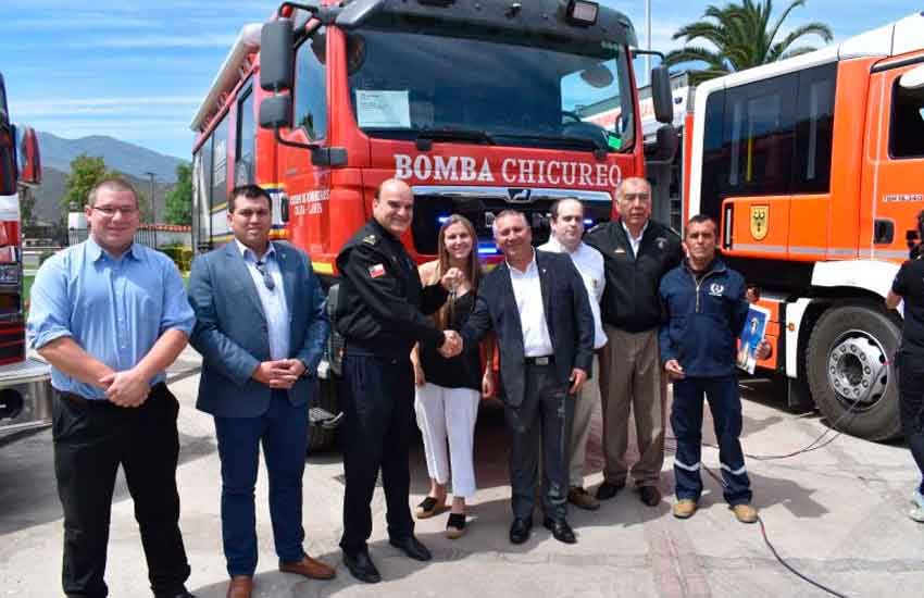 Entrega de cinco nuevas unidades a Bomberos