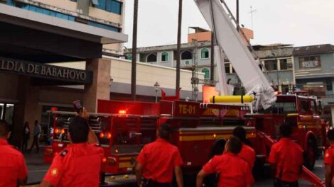 Bomberos cuentan con su carro torre escalera