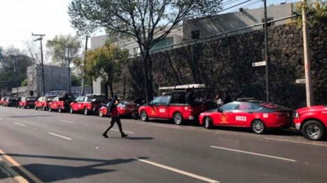 Protestan bomberos frente a oficinas de CDHCDMX