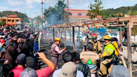 Incendio de puestos de pirotecnia en Chiapas