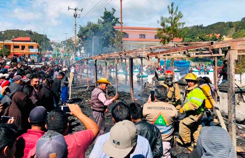 Incendio de puestos de pirotecnia en Chiapas