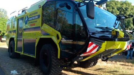 Bomberos Aeronáuticos estrenan máquina Rosembauer