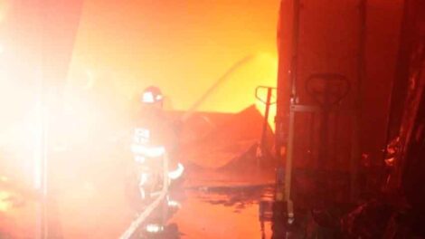 Se incendia empresa empaquetadora en la zona 13