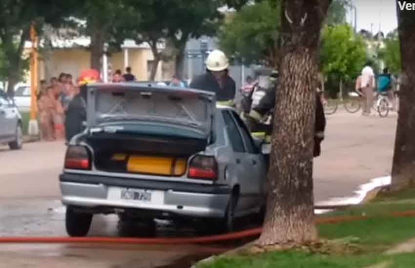 Se descompensó un bombero en un incendio de auto