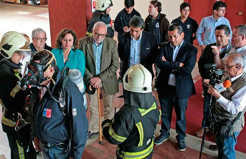 Bomberos de Puerto Montt presentó nuevos materiales