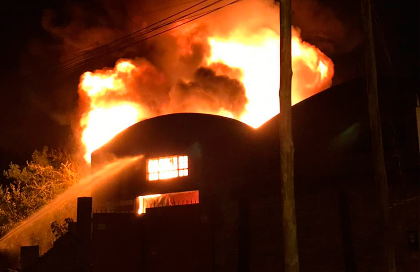 Incendio en un depósito de solventes en Quilmes