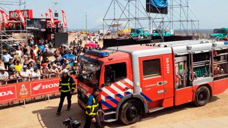 Equipo holandés del Dakar dona camión para bomberos