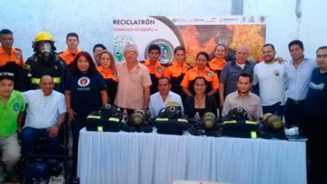 Bomberos  de la Costa Sierra de Michoacán recibe equipamiento