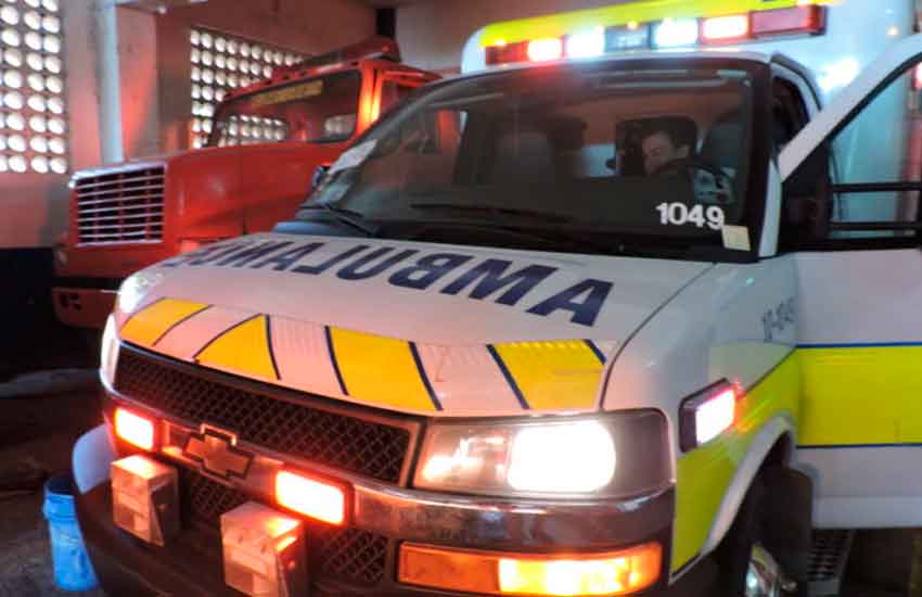 Bomberos de Carazo recibe ambulancia donada por organización canadiense