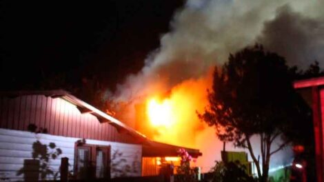 Tres bomberos resultaron lesionados tras un incendio en Frutillar