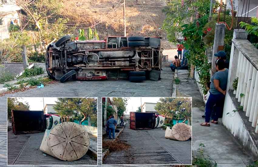 Vuelca camión de Bomberos Voluntarios de Papantla