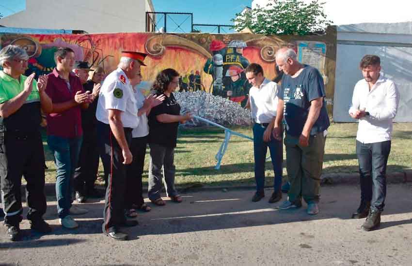 Homenaje a los bomberos fallecidos en Iron Mountain en Varela