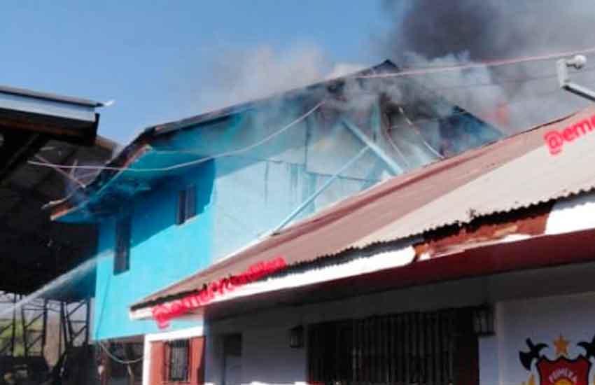 Incendio afectó el cuartel de bomberos de Santa María