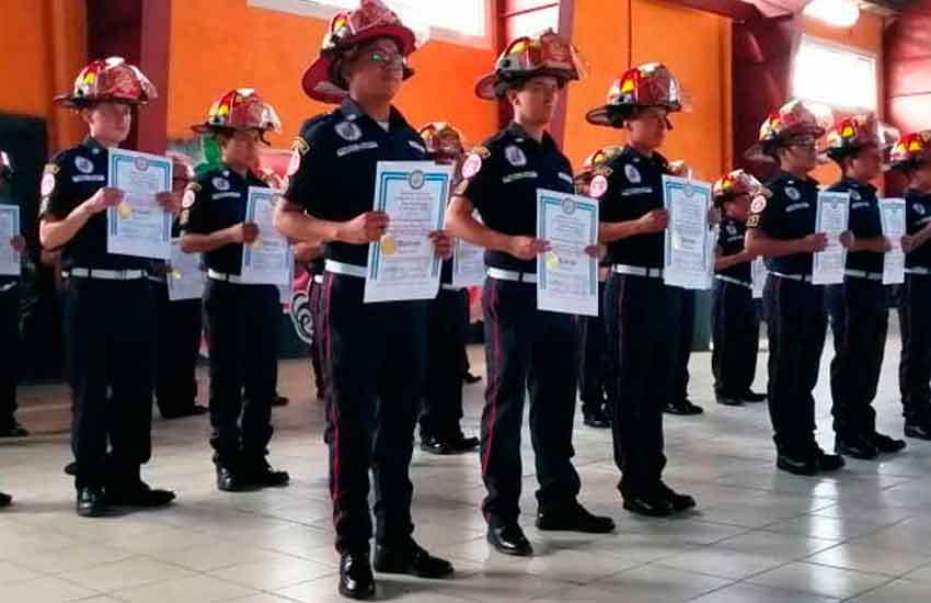 Se gradúan nuevos bomberos en Santa Cruz del Quiché