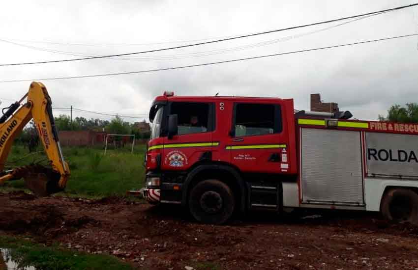 Unidad de Bomberos quedó atascada cuando concurría a emergencia