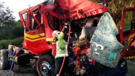 Unidad Vuelca Cuando Se Dirigía a una Emergencia