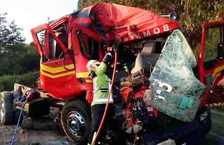 Unidad Vuelca Cuando Se Dirigía a una Emergencia