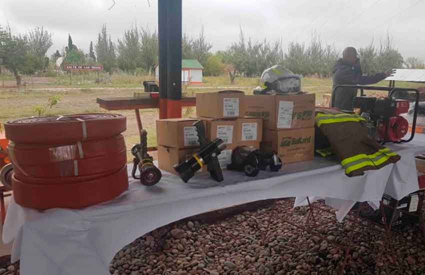 Bomberos de Salto de las Rosas repuso equipamiento con ayuda del Municipio