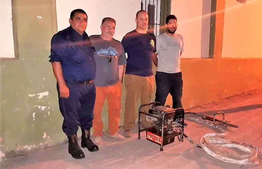 Bomberos de Cafayate donó una herramienta a Bomberos de El Galpón