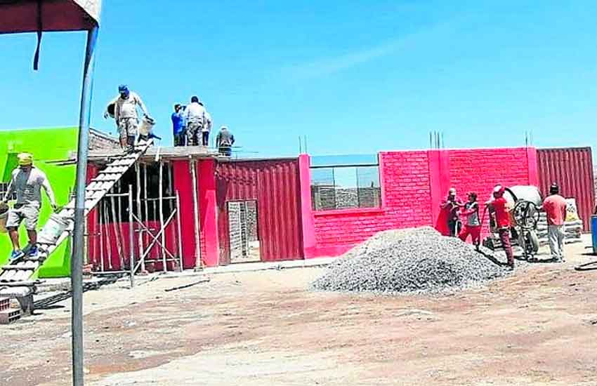 Autoridades y vecinos se unen para techar cuartel de bomberos