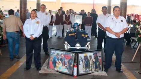 Sirenas de Bomberos suenan para despedir a Andrés Guzmán Arellano