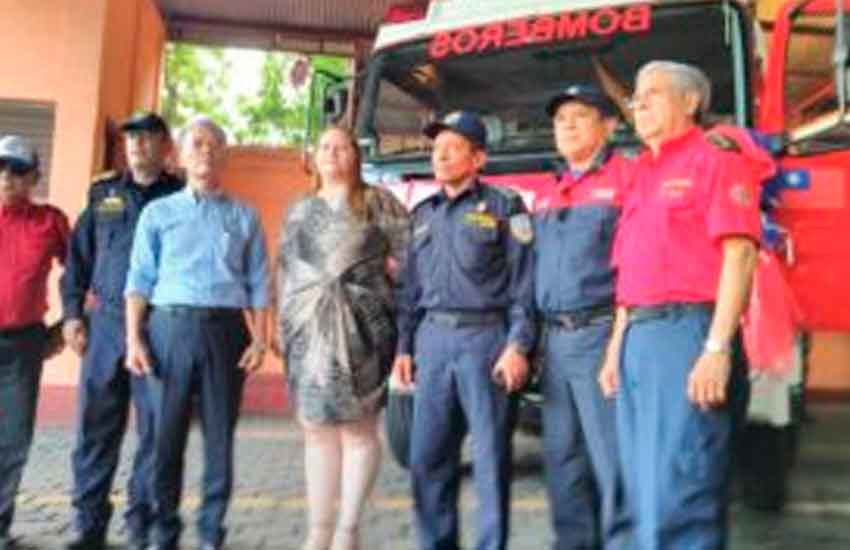 Taiwán entrega 2 camiones al Cuerpo de Bomberos Unificados