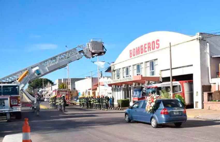 Despedida con honores al Bombero Thomas Castaños