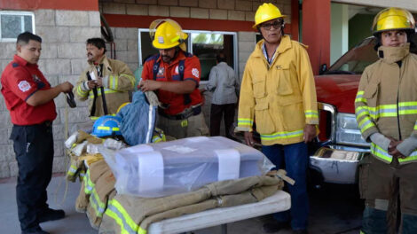 Ciudadanos donan equipo al Cuerpo de Bomberos de Matamoros