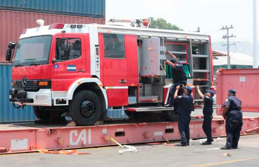 China-Taiwán dona dos camiones de bomberos a Nicaragua