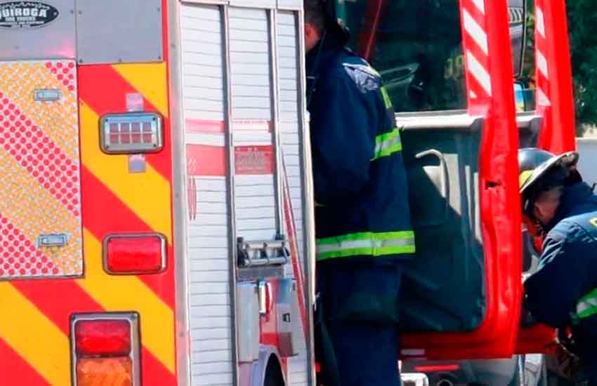 Ambulancia impacta contra unidad de Bomberos