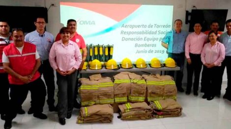 Donan equipo de seguridad para Bomberos de Torreón