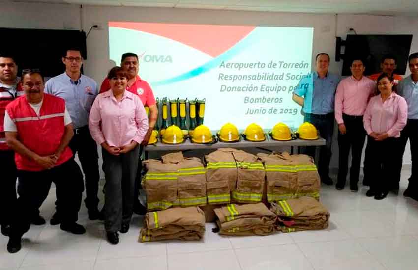 Donan equipo de seguridad para Bomberos de Torreón