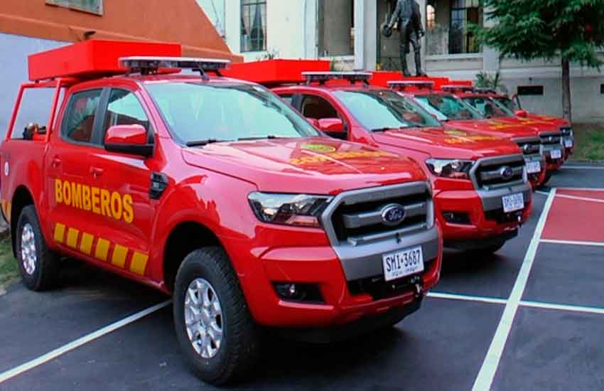 Dirección Nacional de Bomberos recibió 25 camionetas 4x4