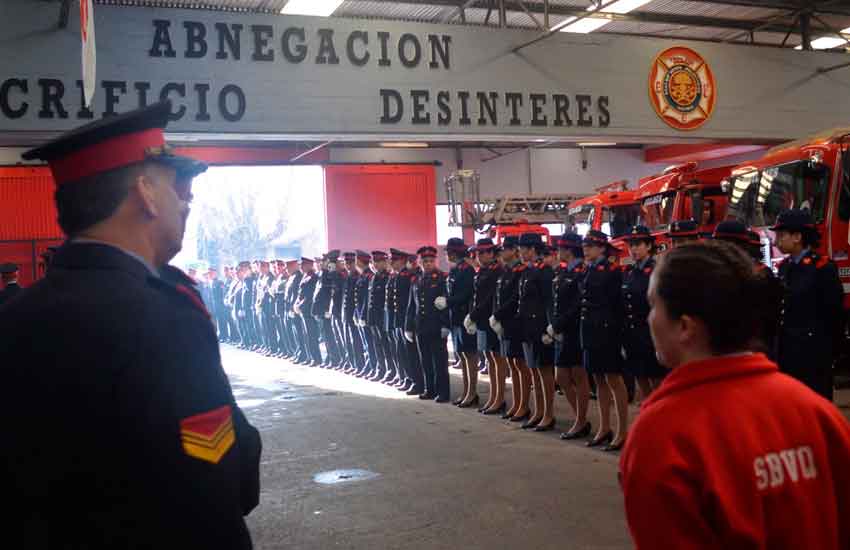 Homenaje a los Bomberos Voluntarios de Quilmes en su día